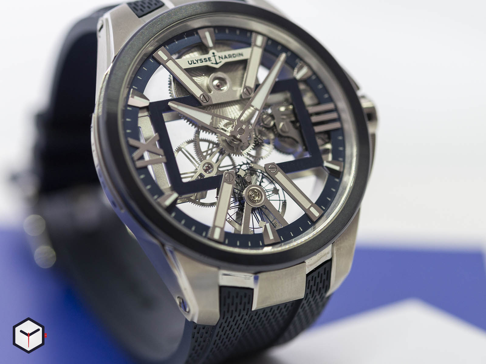 93713-260-3-03-ulysse-nardin-executive-skeleton-x-2.jpg