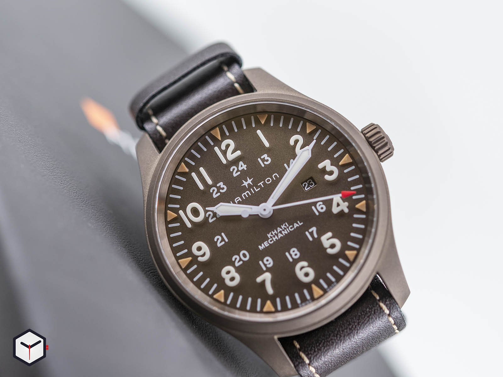 hamilton-khaki-field-mechanical-50mm-pvd.jpg