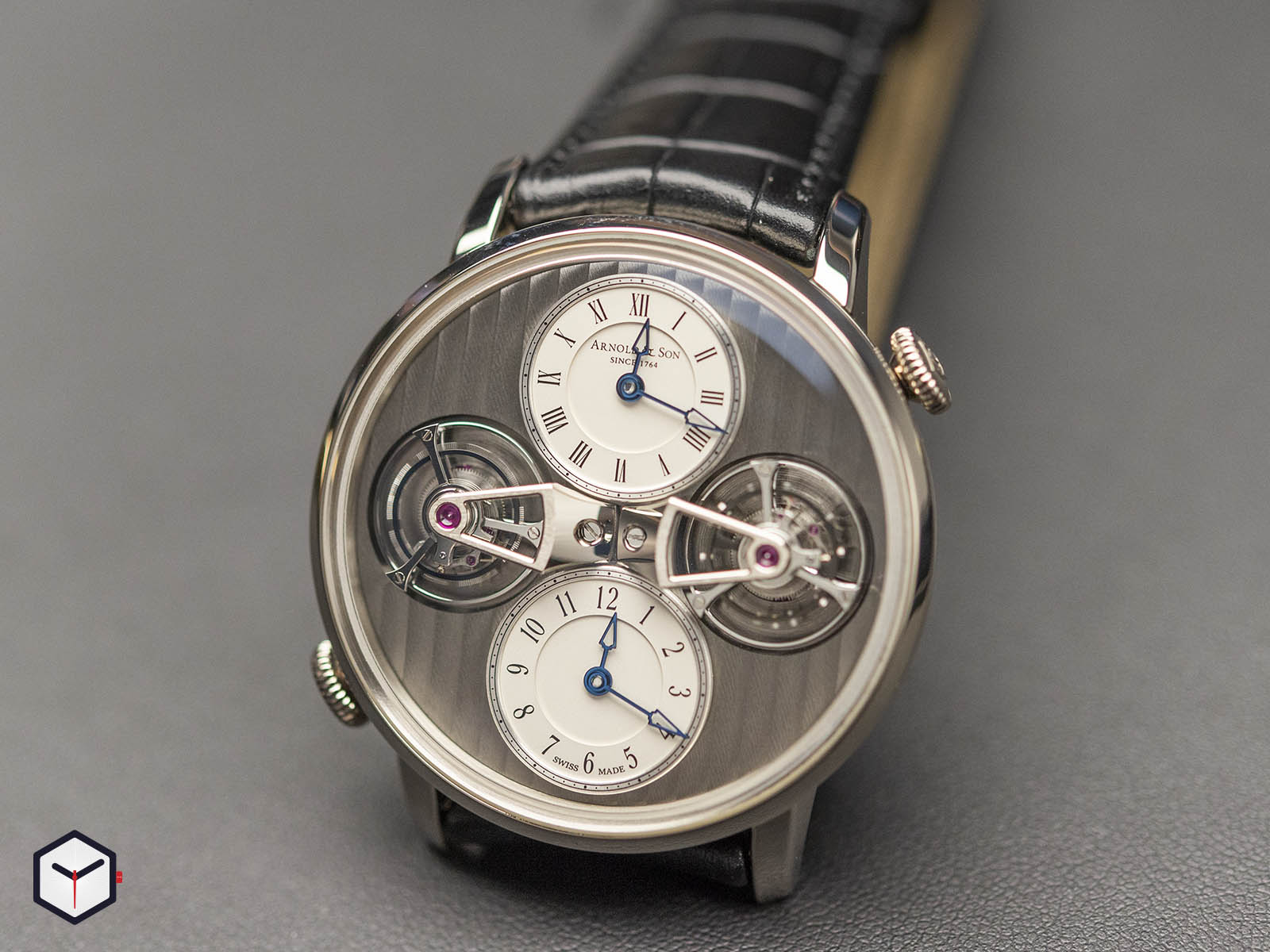 1dtaw-s01a-c121w-arnold-son-double-tourbillon-escapement-18k-white-gold-1.jpg