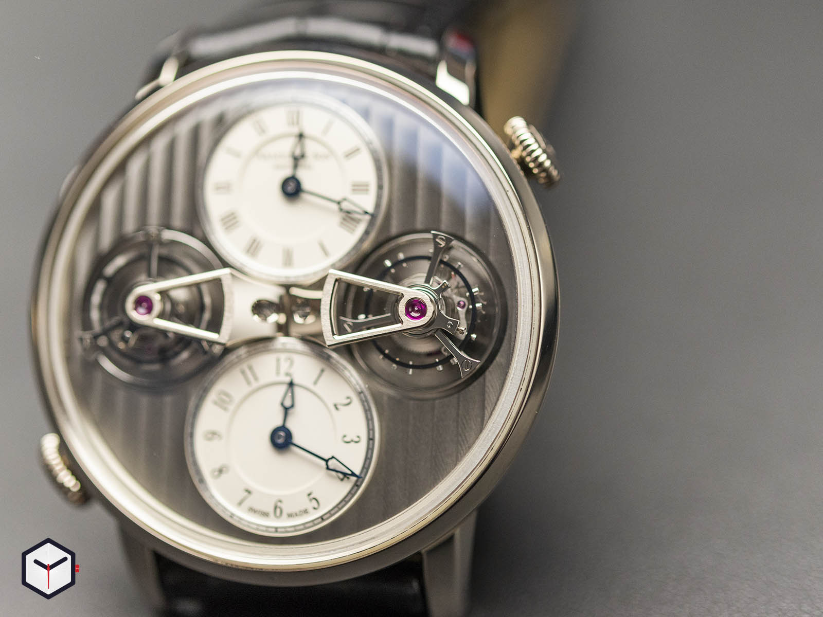 1dtaw-s01a-c121w-arnold-son-double-tourbillon-escapement-18k-white-gold-2.jpg