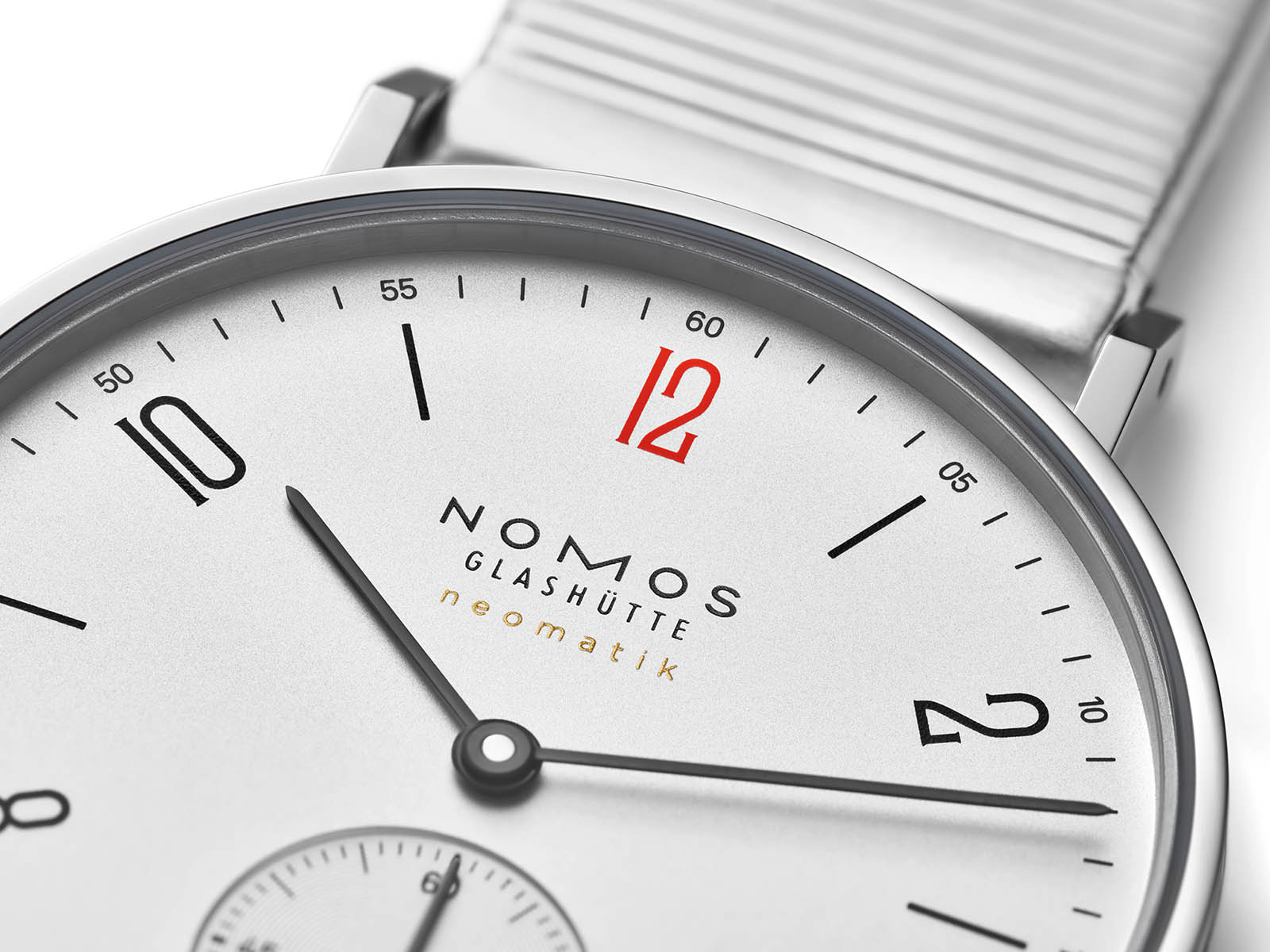 175-s2-nomos-glashutte-tangente-neomatik-medecins-sans-frontieres-4.jpg