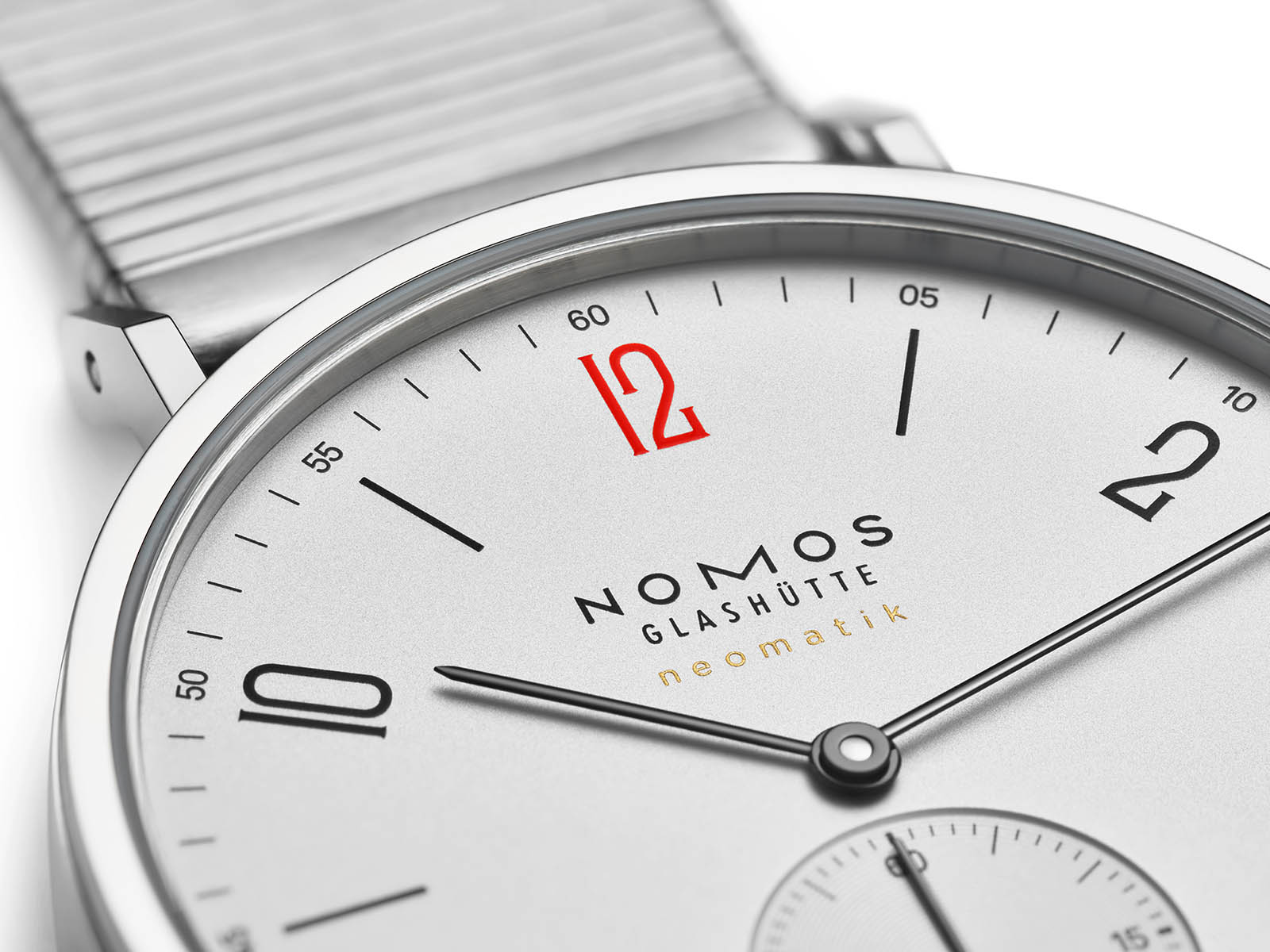 140-s2-nomos-glashutte-tangente-neomatik-medecins-sans-frontieres-2.jpg