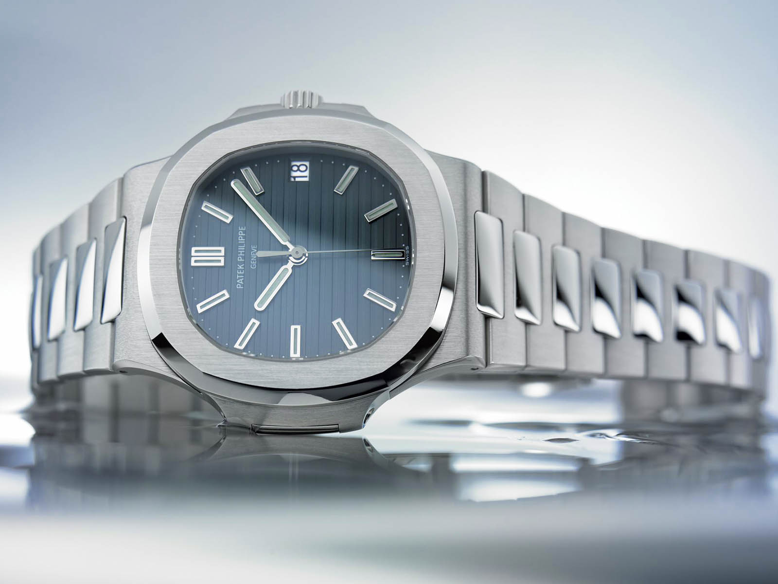 5711-1a-010-patek-philippe-nautilus.jpg