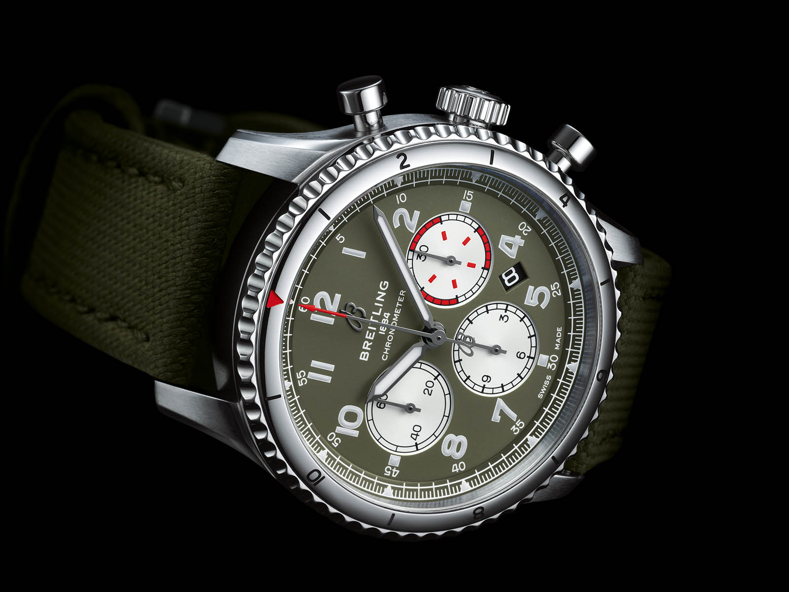 ab0119-breitling-aviator-8-b01-chronograph-43-curtiss-warhawk-2.jpg