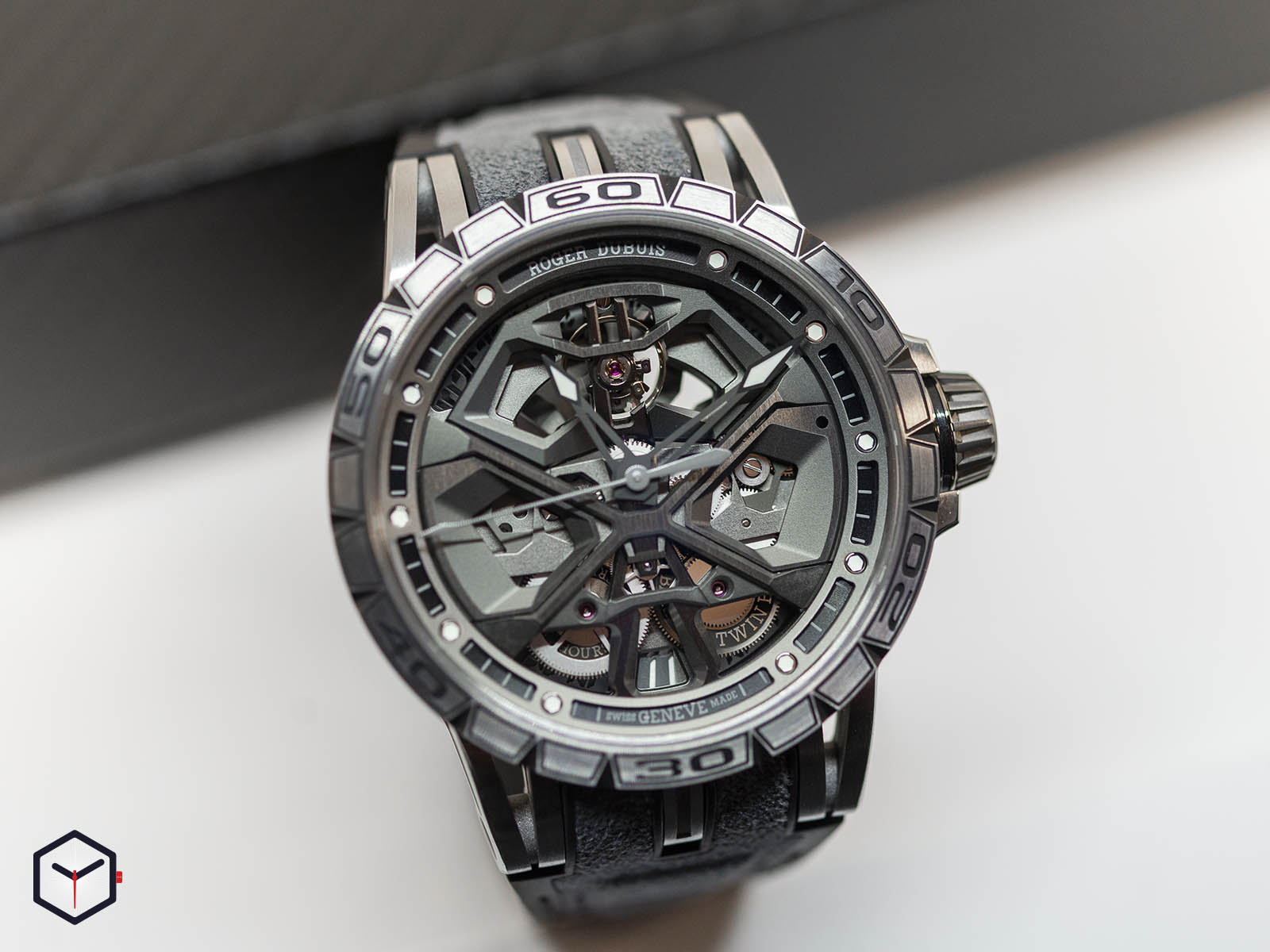 rddbex0748-roger-dubuis-excalibur-huracan-sihh-2019-3.jpg