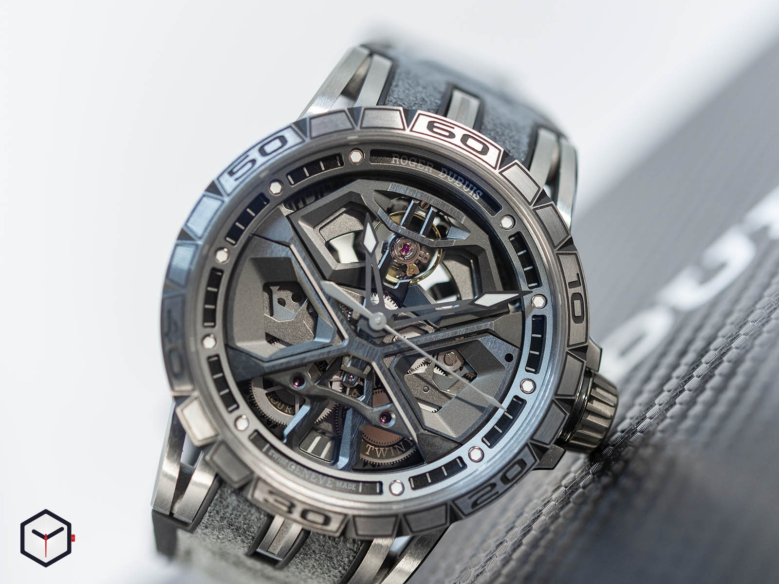 rddbex0748-roger-dubuis-excalibur-huracan-sihh-2019-2.jpg