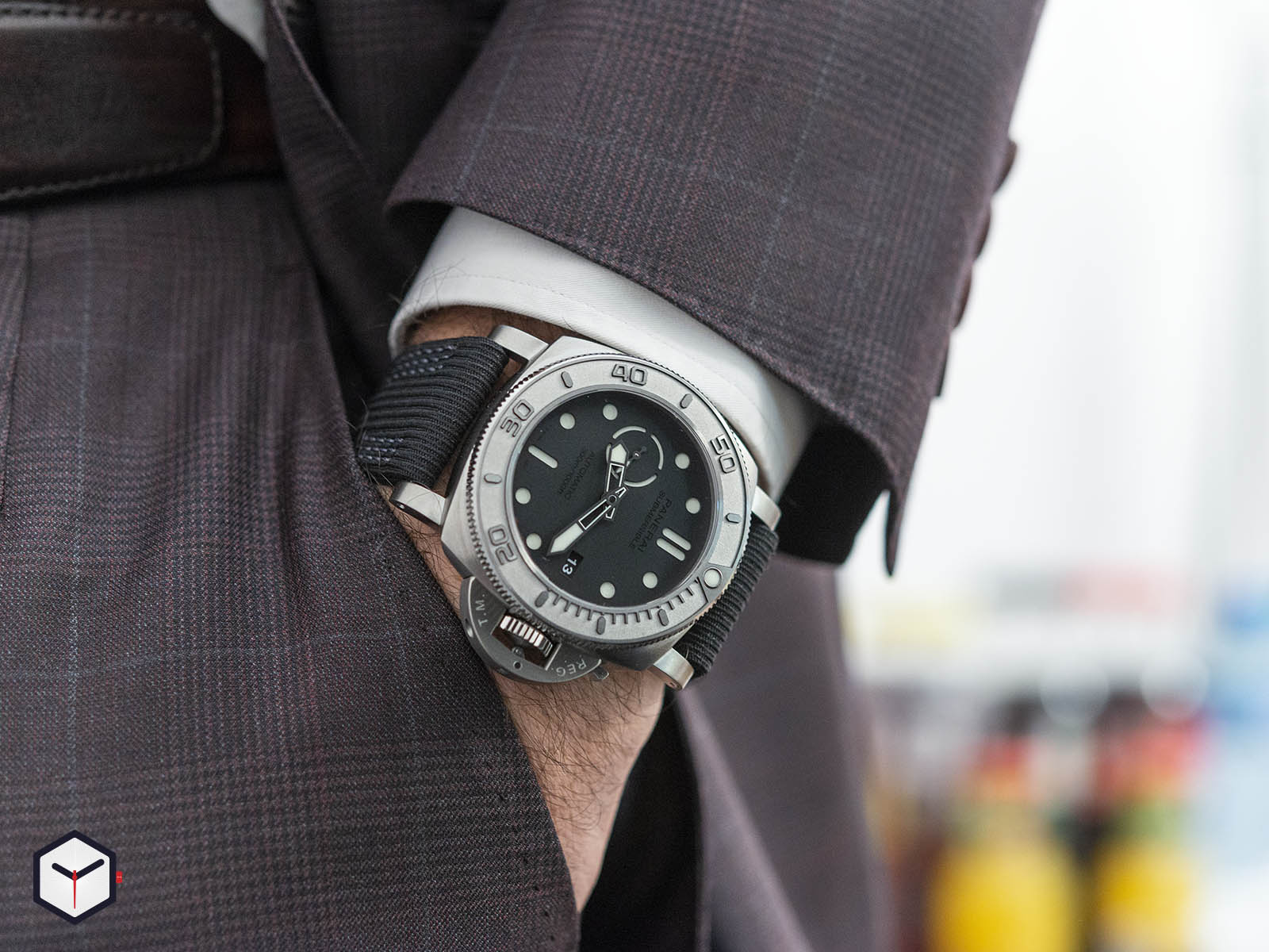 pam00984-officine-panerai-submersible-mike-horn-edition-47mm-sihh-2019-6.jpg