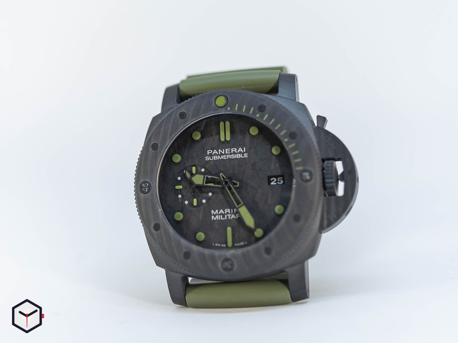 pam00961-officine-panerai-submersible-marina-militare-carbotech-47mm-sihh-2019-1.jpg