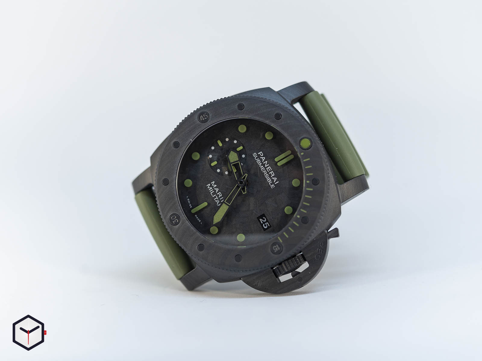 pam00961-officine-panerai-submersible-marina-militare-carbotech-47mm-sihh-2019-2.jpg