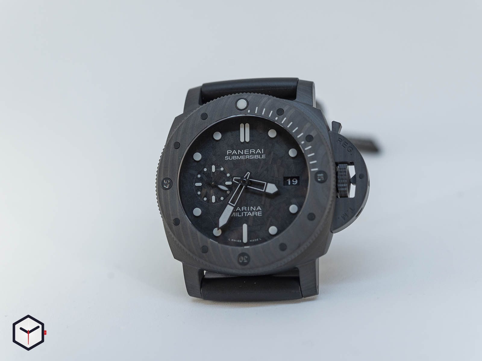 pam00979-officine-panerai-submersible-marina-militare-carbotech-47mm-sihh-2019-1.jpg