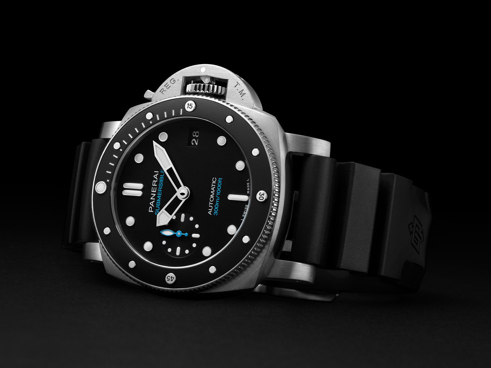 pam00683-officine-panerai-submersible-42mm-black-dial-3-.jpg