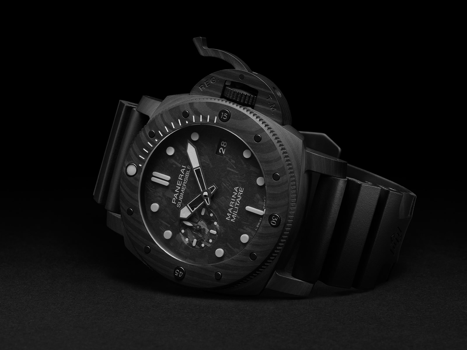 pam00979-officine-panerai-submersible-marina-militare-carbotech-1-.jpg