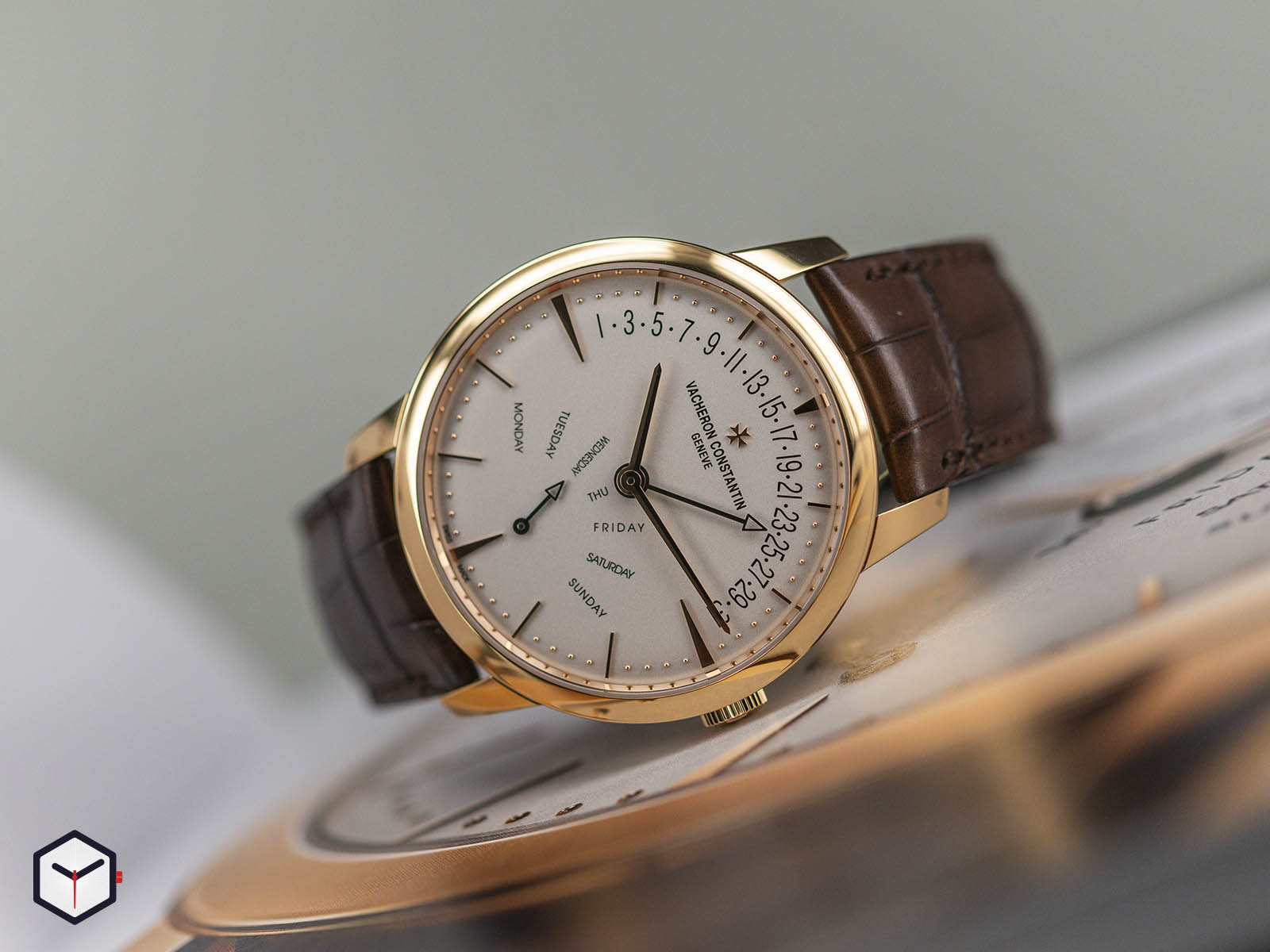 4000u-000r-b110-vacheron-constantin-patrimony-retrograde-day-date-1.jpg