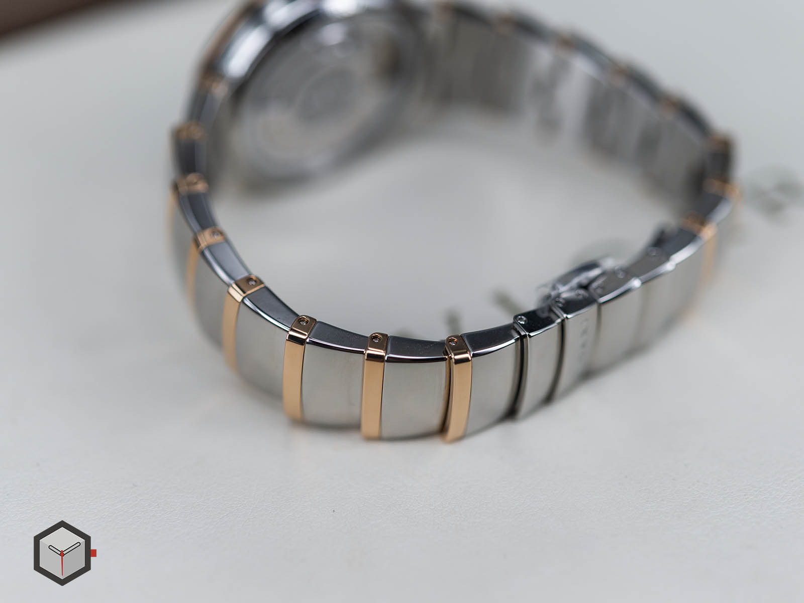 102980-bulgari-lvcea-automatic-stainless-steel-gold-11.jpg