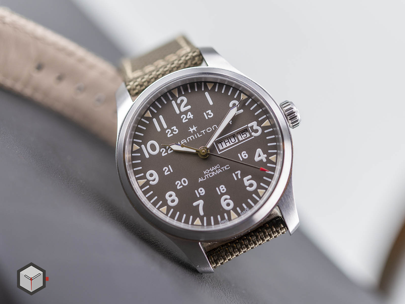 h70535081-hamilton-khaki-field-day-date-auto-3.jpg