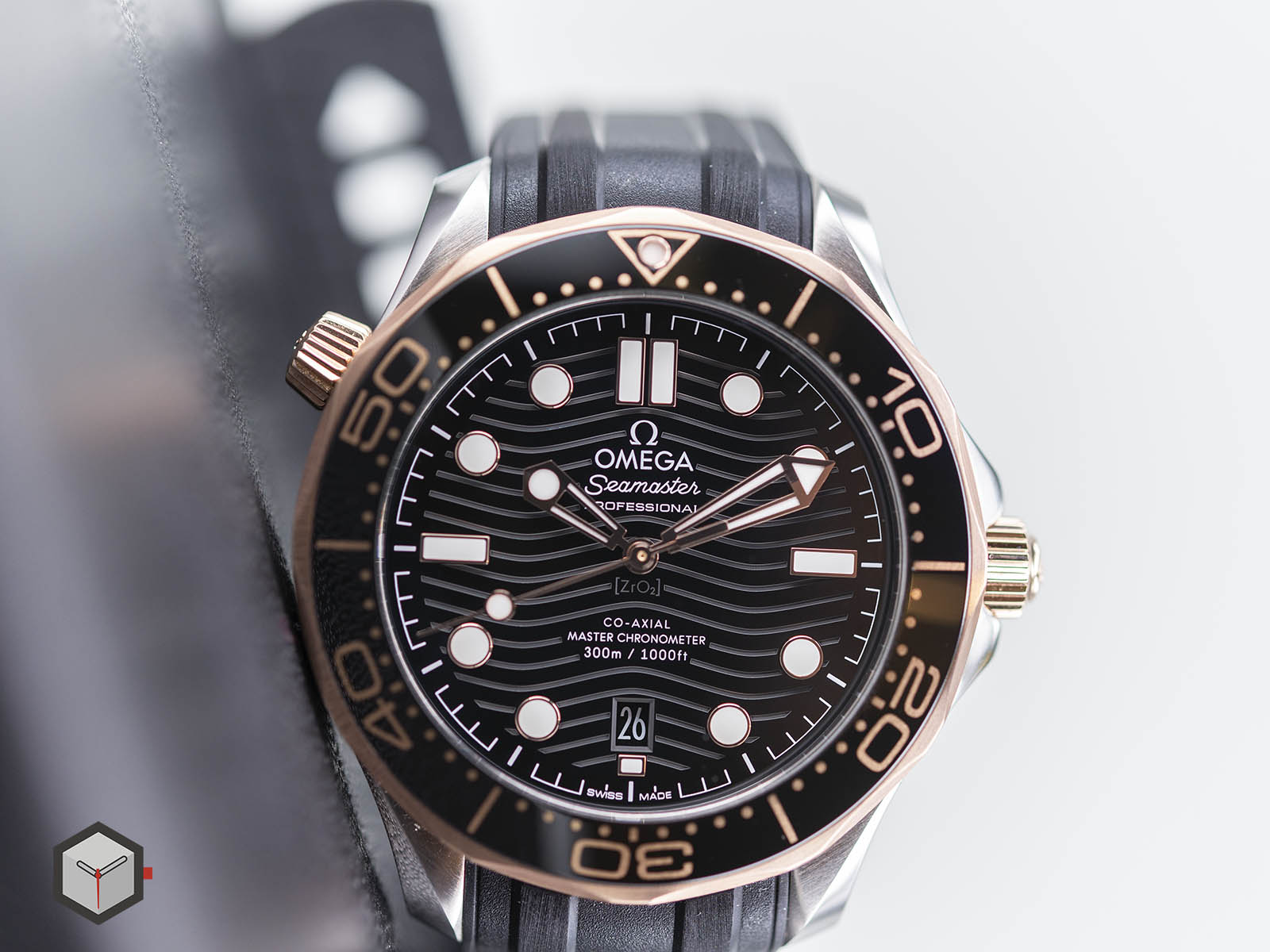 210-22-42-20-01-002-omega-seamaster-diver-300m-42mm-4.jpg