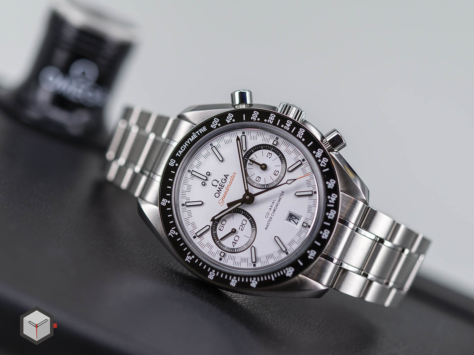 329-30-44-51-04-001-omega-speedmaster-racing-co-axial-master-4.jpg