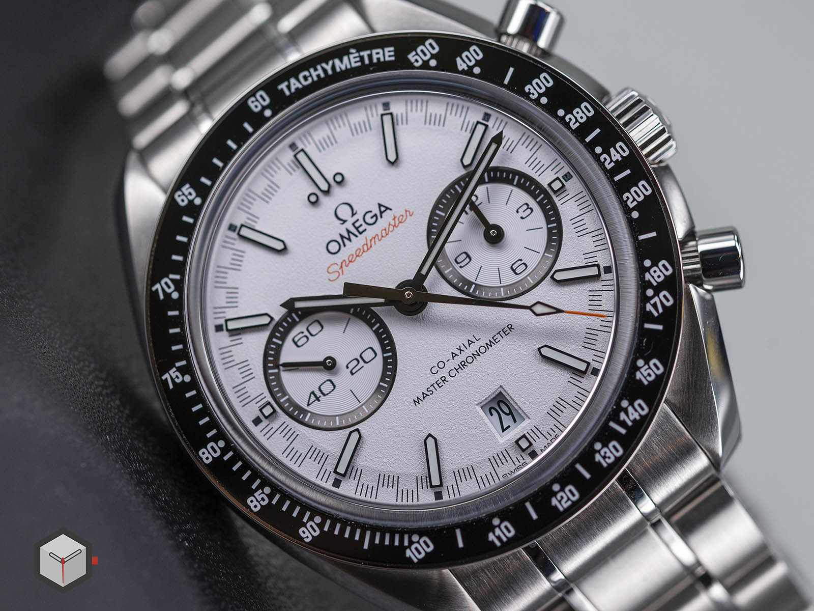 329-30-44-51-04-001-omega-speedmaster-racing-co-axial-master-5.jpg