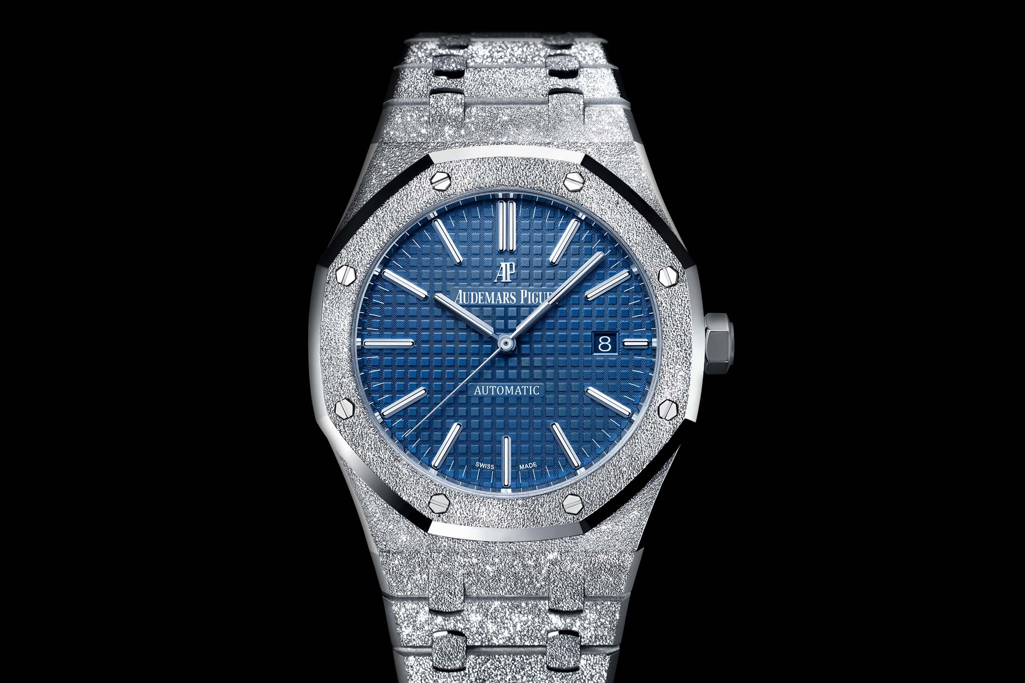 Audemars-Piguet-Royal-Oak-Frosted-Gold-41mm-15410BC-3.jpg