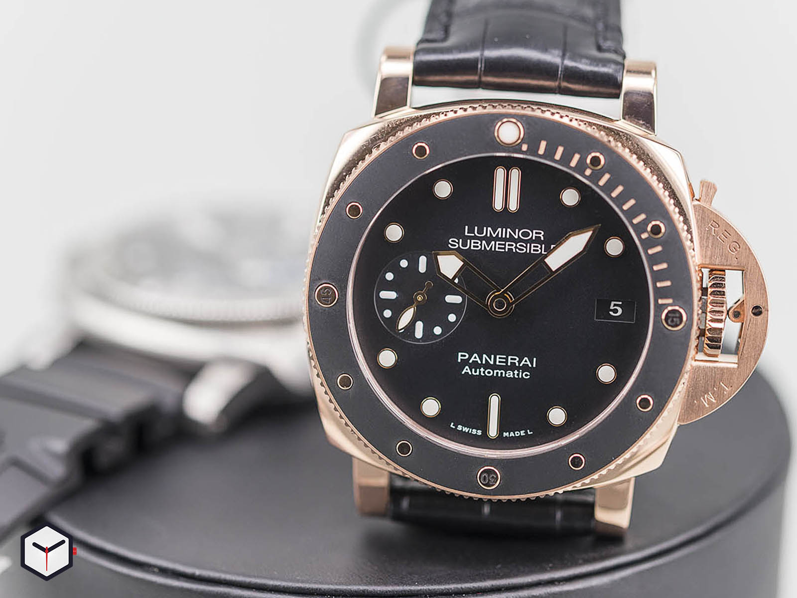 pam00682-pam00684-panerai-luminor-1950-submersible-10.jpg