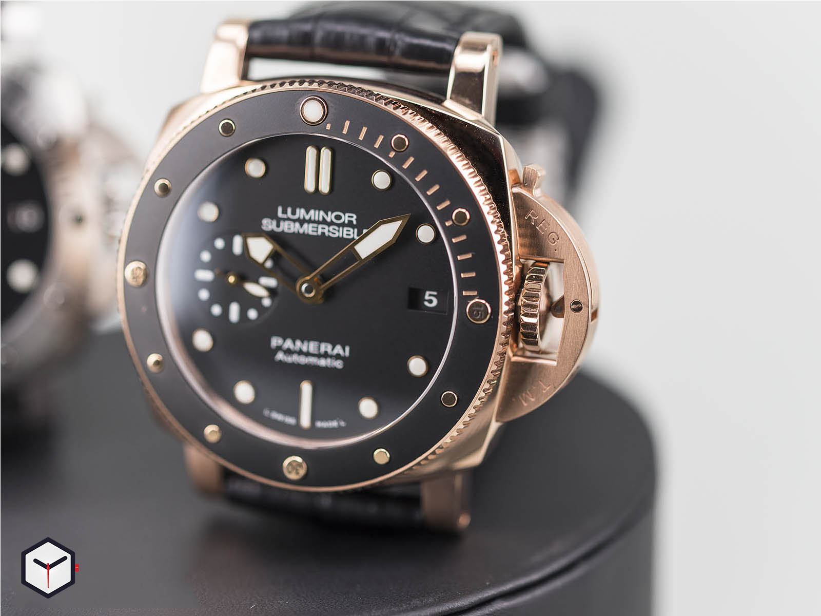 pam00682-pam00684-panerai-luminor-1950-submersible-4.jpg