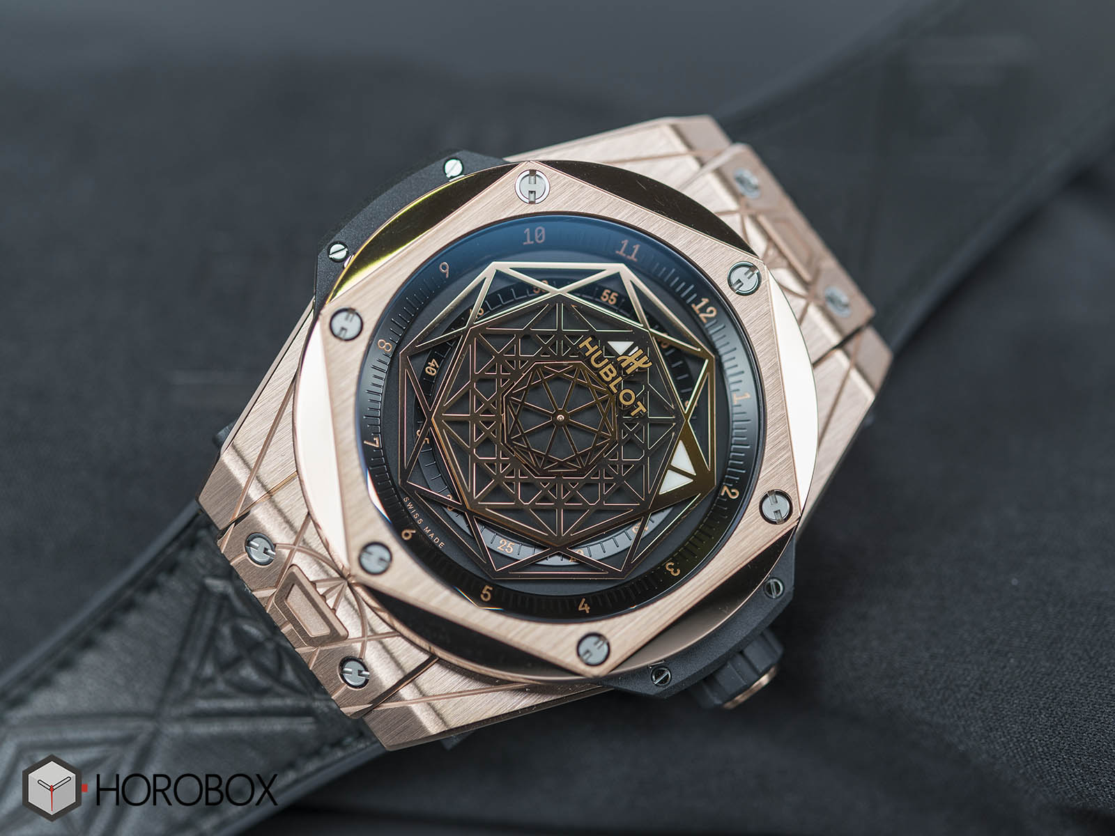 Hublot-Big-Bang-Sang-Bleu-18K-King-Gold-5.jpg