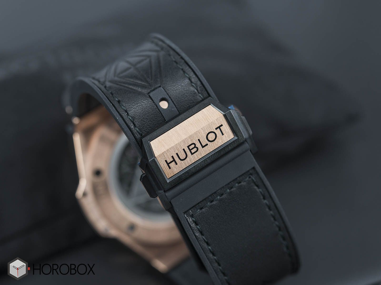 Hublot-Big-Bang-Sang-Bleu-18K-King-Gold-7.jpg