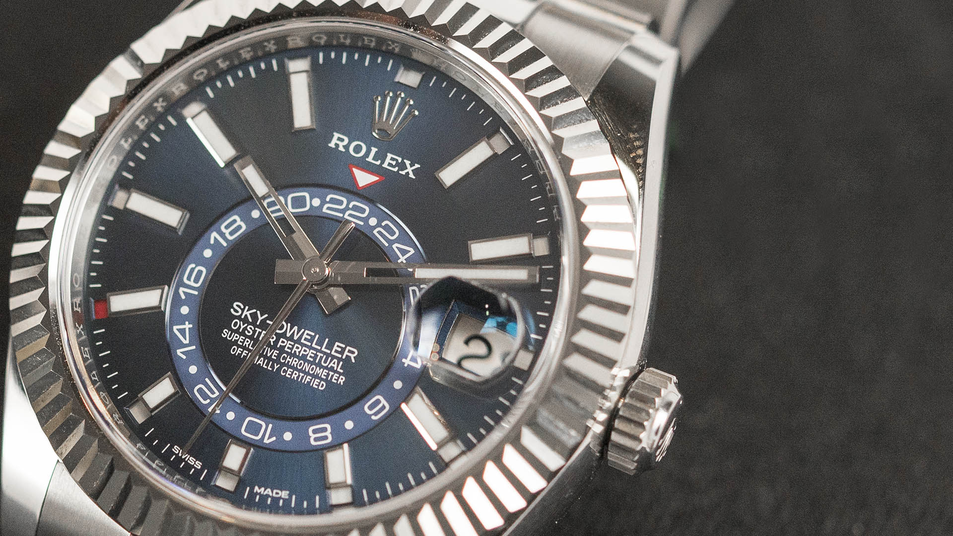 Rolex-Oyster-Perpetual-Sky-Dweller-kapak-2.jpg