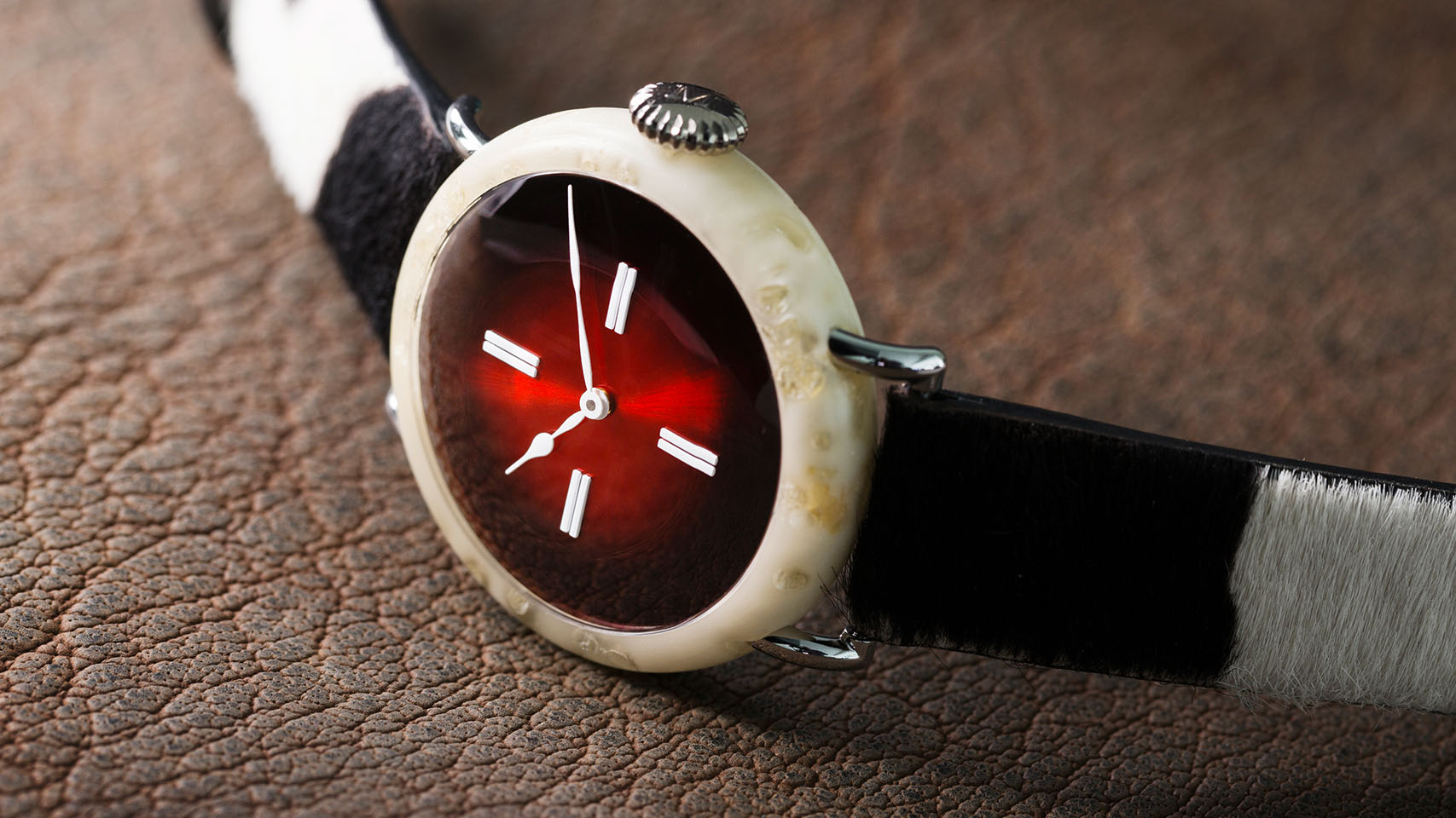 h-moser-cie-the-swiss-mad-watch-kapak-2.jpg