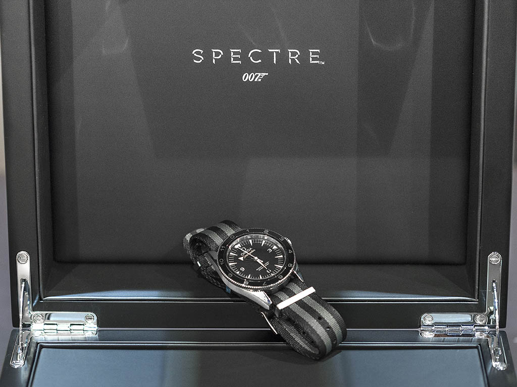 SEAMASTER_300_OMEGA_MASTER_CO-AX-AL_41-MM_-22SPECTRE-22_Limited_Edition_233-32-41-21-01-001_11.jpg