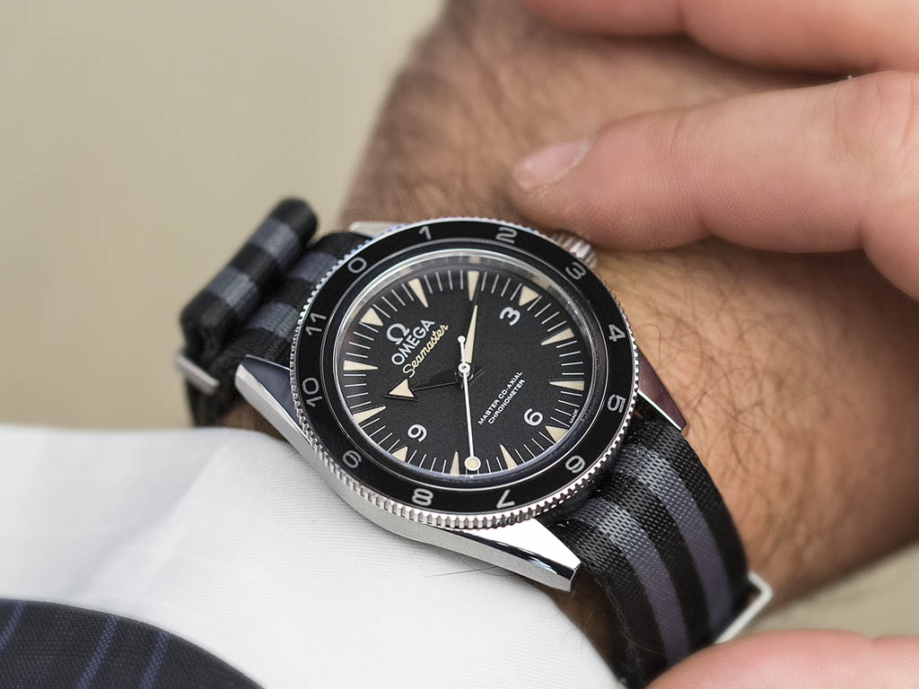 SEAMASTER_300_OMEGA_MASTER_CO-AX-AL_41-MM_-22SPECTRE-22_Limited_Edition_233-32-41-21-01-001_4.jpg